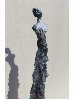 Duża rzeźba do salonu nowoczesna