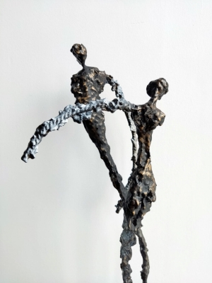 rzezba-braz-para-w-tancu-stal-glina