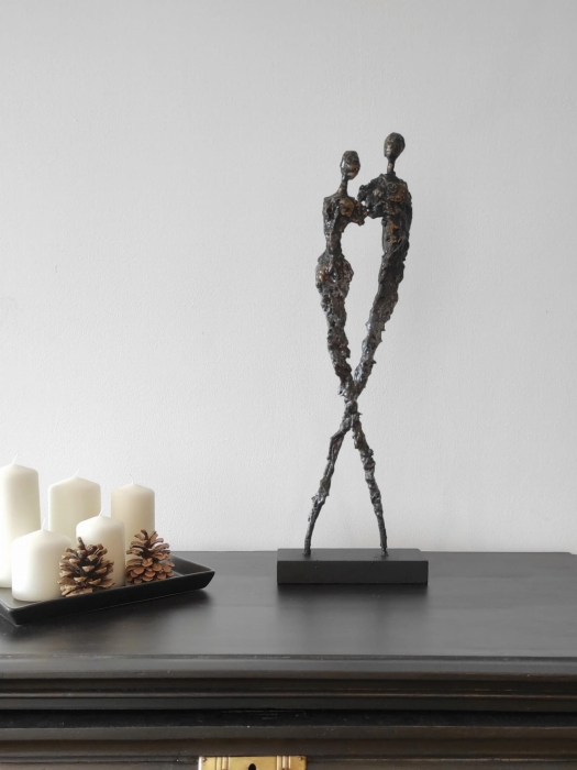 Rzeźby do salonu - para w subtelnym splocie