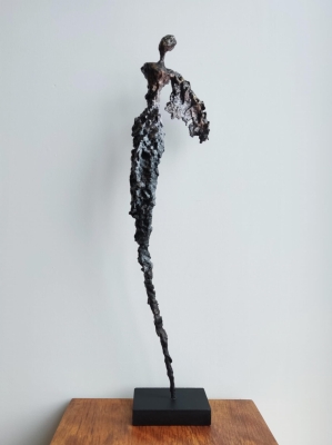 rzezby-do-domu-kobieta-figura-stare-zloto-miedz