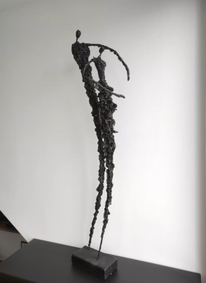 duza-rzezba-do-domu-ekspresja-tanca-relacji-nowoczesne-rzezby