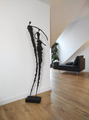 duza-rzezba-do-domu-ekspresja-tanca-relacji-nowoczesne-rzezby