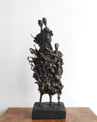 Rzezba-do-gabinetu-oryginalna-rzezba-ze-stali-i-gliny-postacie