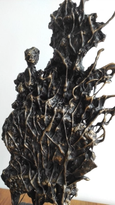 Rzezba-do-gabinetu-oryginalna-rzezba-ze-stali-i-gliny-postacie