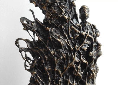 Rzezba-do-gabinetu-oryginalna-rzezba-ze-stali-i-gliny-postacie