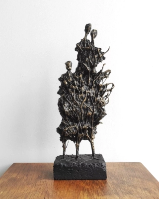 Rzezba-do-gabinetu-oryginalna-rzezba-ze-stali-i-gliny-postacie