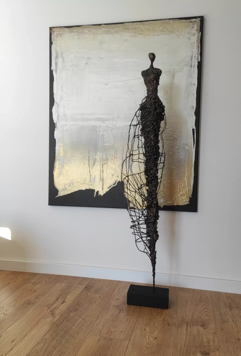 Rzeźba Dorado - sylwetka kobiety, duża rzeźba