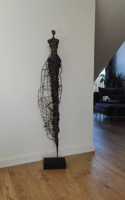 rzezba-Dorado-sylwetka-kobiety-rzezby-wspolczesne-na-sprzedaz