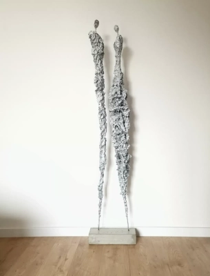 nowoczesna-rzezba-z-metalu-i-gliny-duza-rzezba-para