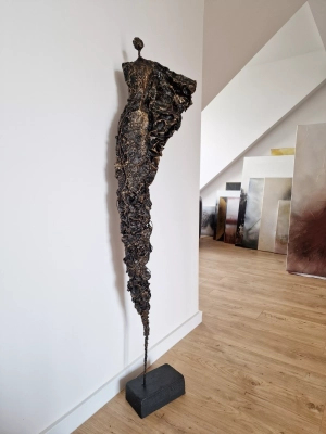 duza-rzezba-150-cm-do-domu-salonu-rzezba-Ulotnosc-sylwetka-kobiety