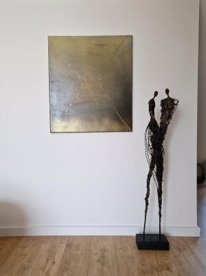 Duza-wspolczesna-rzezba-z-metalu-gliny-do-salonu-rzexba-spleciona-para