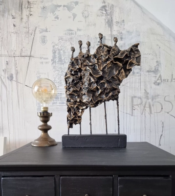 Rzezba-gabinetowa-abstrakcyjna-rzezba-Ulotnosc-postacie