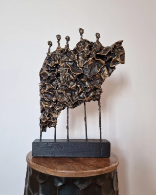 Rzezba-gabinetowa-abstrakcyjna-rzezba-Ulotnosc-postacie