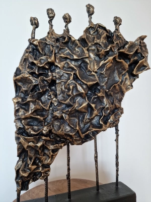 Rzezba-gabinetowa-abstrakcyjna-rzezba-Ulotnosc-postacie