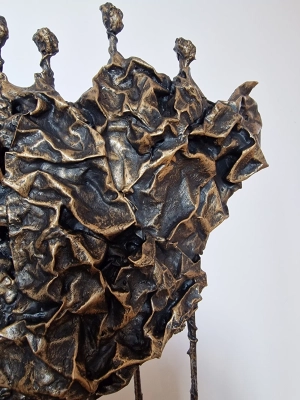 Rzezba-gabinetowa-abstrakcyjna-rzezba-Ulotnosc-postacie