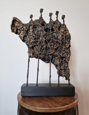 Rzezba-gabinetowa-abstrakcyjna-rzezba-Ulotnosc-postacie