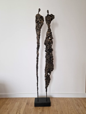 Duza-rzezba-z-brazu-nowoczesna-rzezby-z-polskiej-pracowni