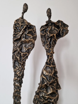 Duza-rzezba-z-brazu-nowoczesna-rzezby-z-polskiej-pracowni