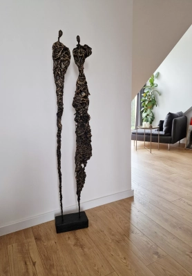 Duza-rzezba-z-brazu-nowoczesna-rzezby-z-polskiej-pracowni