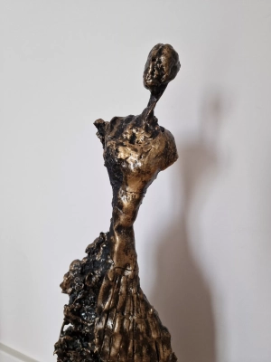 rzezba-Kobiecosc-braz-antyczny-nowoczesna-rzezba-na-sprzedaz