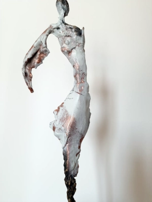 rzezby-na-sprzedaz-nowoczesna-rzezba-kobiety-aniol-oryginalna