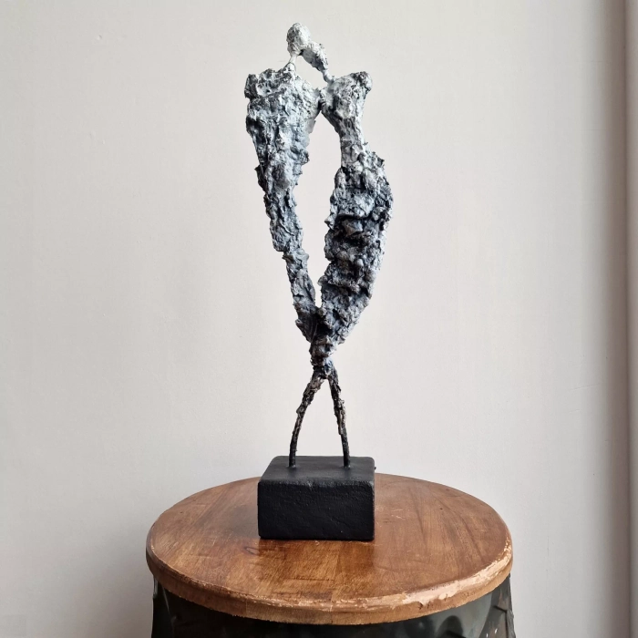 Mała rzeźba Sploty no.34 figurka, abstrakcyjna rzeźba postacie