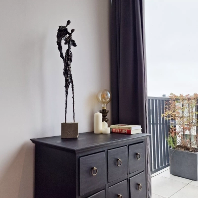 mala-rzezba-Sploty-nr-39-figurka-z-gliny-stali-anioly-nowoczesna