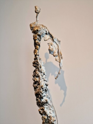 rzezba-aniol-artystyczna-rzezba-zmetalu-gliny-nowoczesna