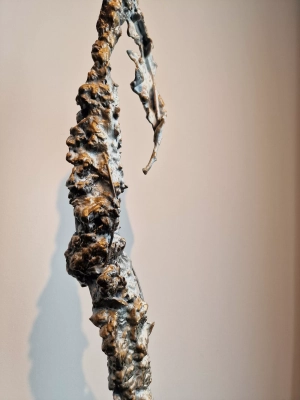 rzezba-aniol-artystyczna-rzezba-zmetalu-gliny-nowoczesna