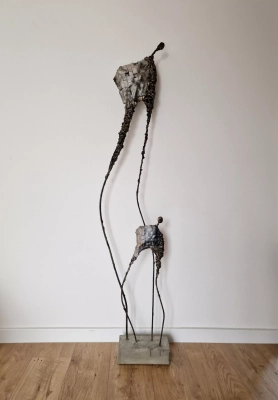 duza-rzezba-160-cm-rzezba-surrealistyczna-Tutor-z-metalu-gliny