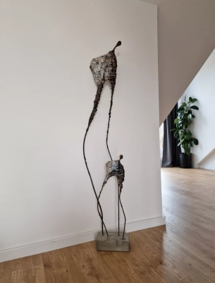 duza-rzezba-160-cm-rzezba-surrealistyczna-Tutor-z-metalu-gliny
