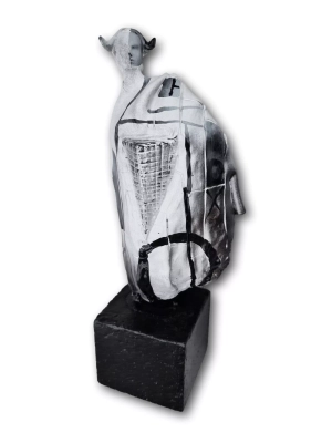 rzezba-artystyczna-mloda-sztuka-aukcja-rzezby-z-gliny-ceramika