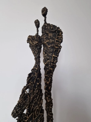 Rzezba-Abstrakcyjna-w-Stylu-Point-od-Balance-Nowoczesnosc-i-Elegancja