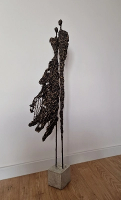 Rzezba-Abstrakcyjna-w-Stylu-Point-od-Balance-Nowoczesnosc-i-Elegancja