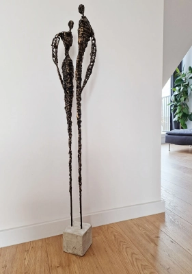 Rzezba-Abstrakcyjna-z-Metalu-i-Gliny-Nowoczesny-Akcent-w-Dekor