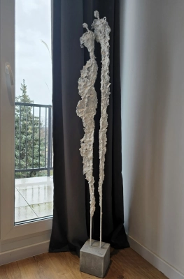 wysoka-rzezba-postacie-Balance-nowoczesna-rzezba-do-domu