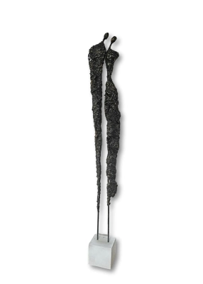 elegancka-rzezba-artystyczna-z-stali-i-gliny-wysoka-i-nowoczesna-dekoracja-do-domu