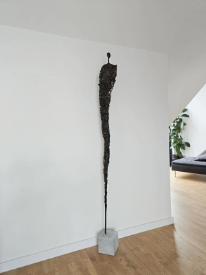 artystyczna-i-elegancka-rzezba-ze-stali-i-gliny-duza-dekoracja-nowoczesnego-domu