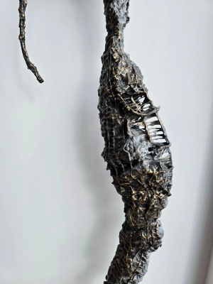 rzezby-artystyczne-do-domu-unikalna-kolekcja-eleganckich-i-wysokich-rzezb-ze-stali-i-gliny