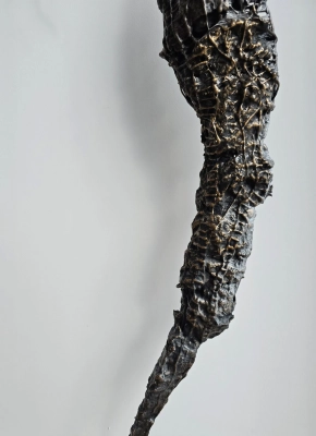 rzezby-artystyczne-do-domu-unikalna-kolekcja-eleganckich-i-wysokich-rzezb-ze-stali-i-gliny