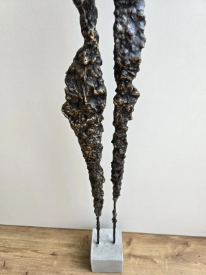 unikalna-mala-rzezba-artystyczna-nowoczesna-elegancja-do-twojego-gabinetu-i-domu