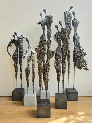 unikalna-mala-rzezba-artystyczna-nowoczesna-elegancja-do-twojego-gabinetu-i-domu