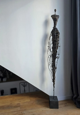 nowoczesna-wysoka-rzezba-dorado-postac-kobiety-sprzedaz