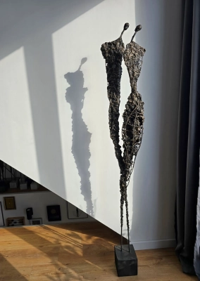 rzezba-wspolczesna-nowoczesny-design-duze-rzezby-z-pracowni