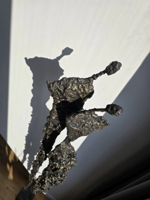 Wysokie-rzezby-z-metalu-nowoczesna-rzezba-na-sprzedaz-180-cm