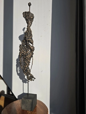 rzezba-figurka-artystyczna-do-domu-nowoczesna-rzezba-sprzedaz