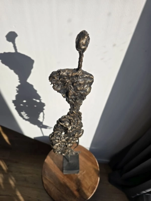 rzezba-figurka-artystyczna-do-domu-nowoczesna-rzezba-sprzedaz