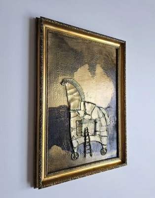 Obraz-w-zlotej-ramie-trojan-plaskorzezba-kon-mloda-sztuka-obraz-do-salonu-loft