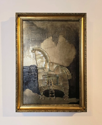 Obraz-w-zlotej-ramie-trojan-plaskorzezba-kon-mloda-sztuka-obraz-do-kancelarii