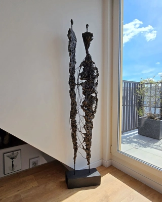 rzezba-nowoczesna-wysoka-rzezba-do-domu-salonu-artystyczna